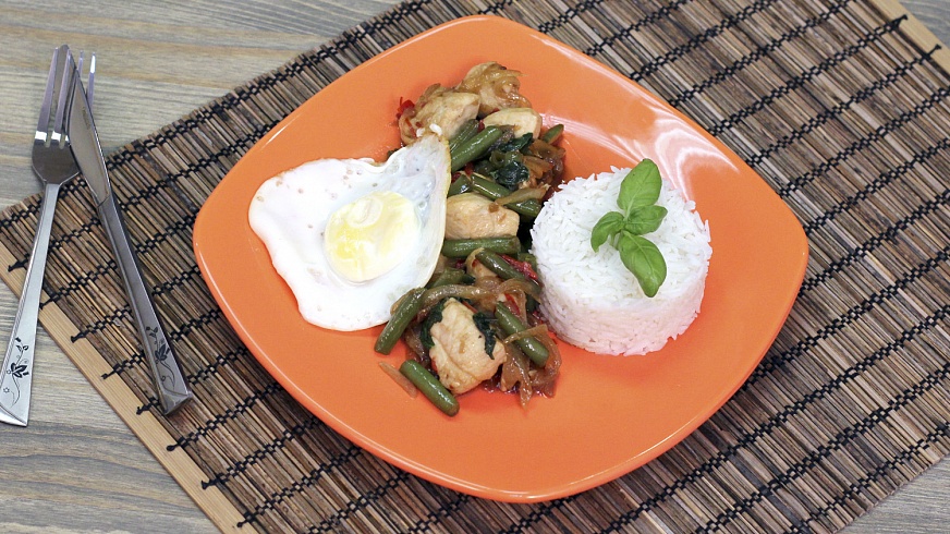 Тайская курица с базиликом (Gai Pad Krapow)
